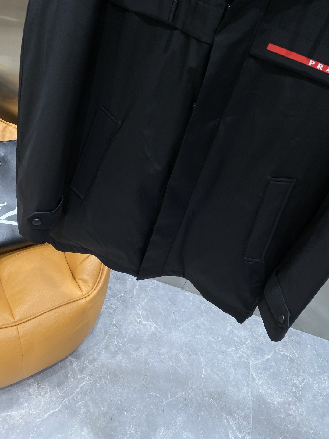 《𝙉𝙚𝙬🤍🖤普家》普拉达 代购正品级别秋冬新款羽绒服 原版1:1订制五金配件全进口原版定制 欢迎专柜对比