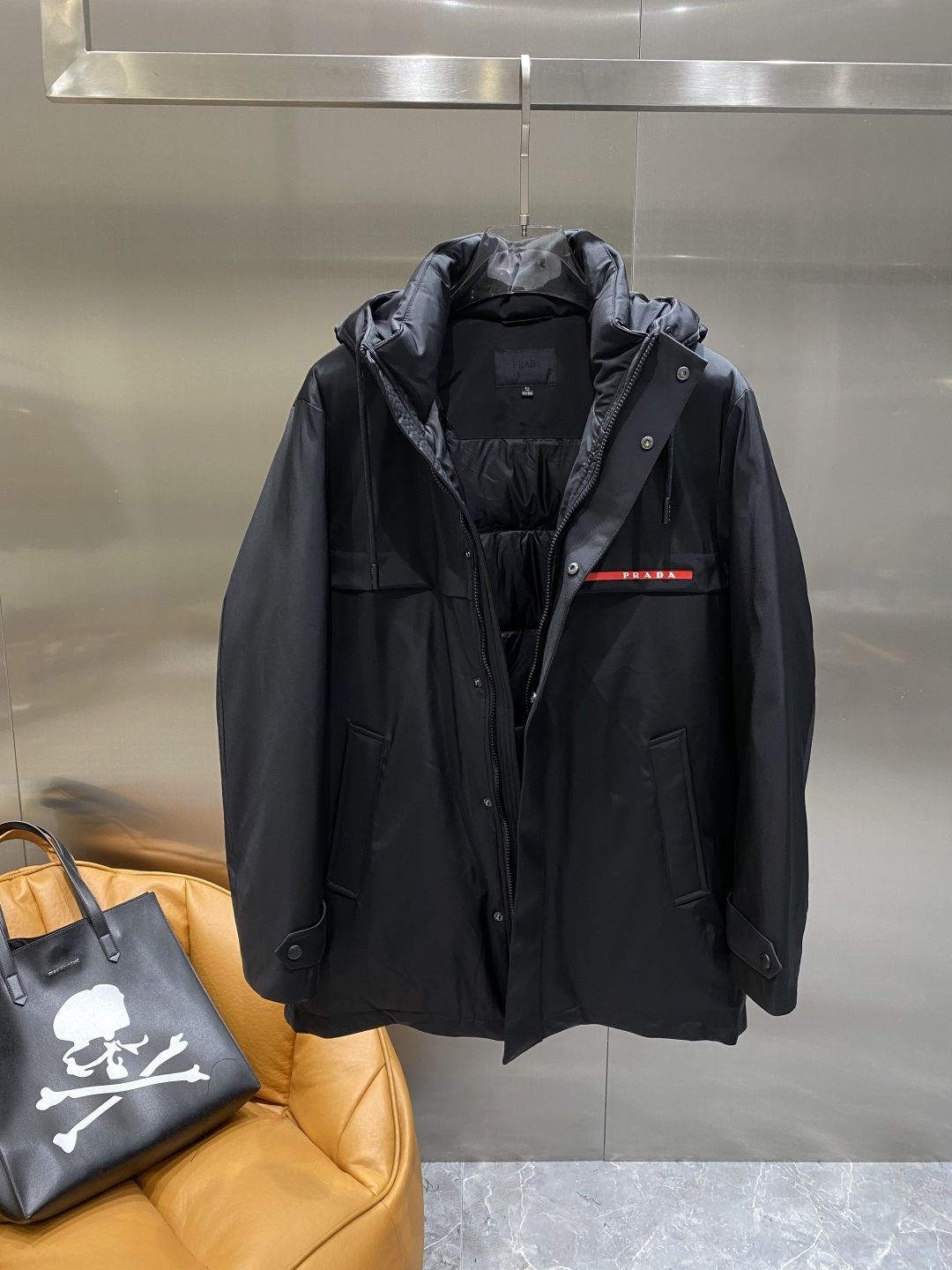 《𝙉𝙚𝙬🤍🖤普家》普拉达 代购正品级别秋冬新款羽绒服 原版1:1订制五金配件全进口原版定制 欢迎专柜对比