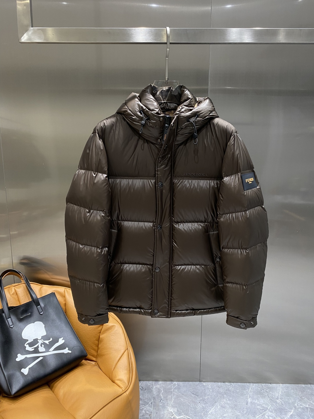 《𝙉𝙚𝙬🤍🖤芬家》独家专供秋冬新款羽绒服。贸易公司渠道稀出，降温天气必备的保暖单品，不论是日常还是户外运