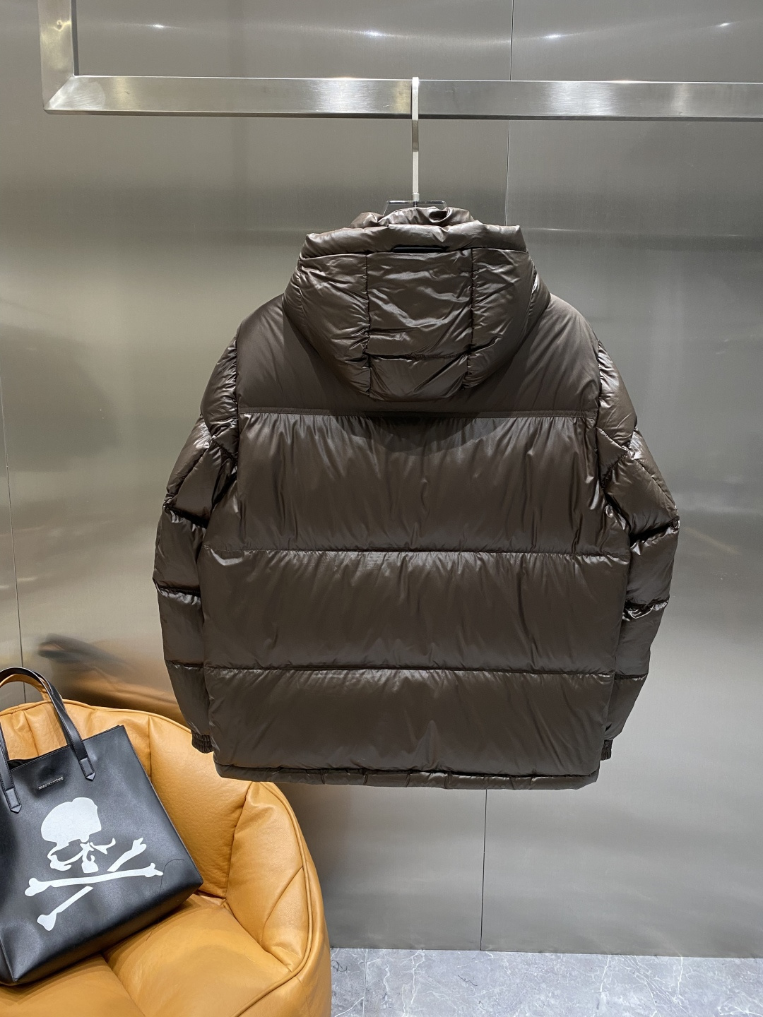 《𝙉𝙚𝙬🤍🖤芬家》独家专供秋冬新款羽绒服。贸易公司渠道稀出，降温天气必备的保暖单品，不论是日常还是户外运
