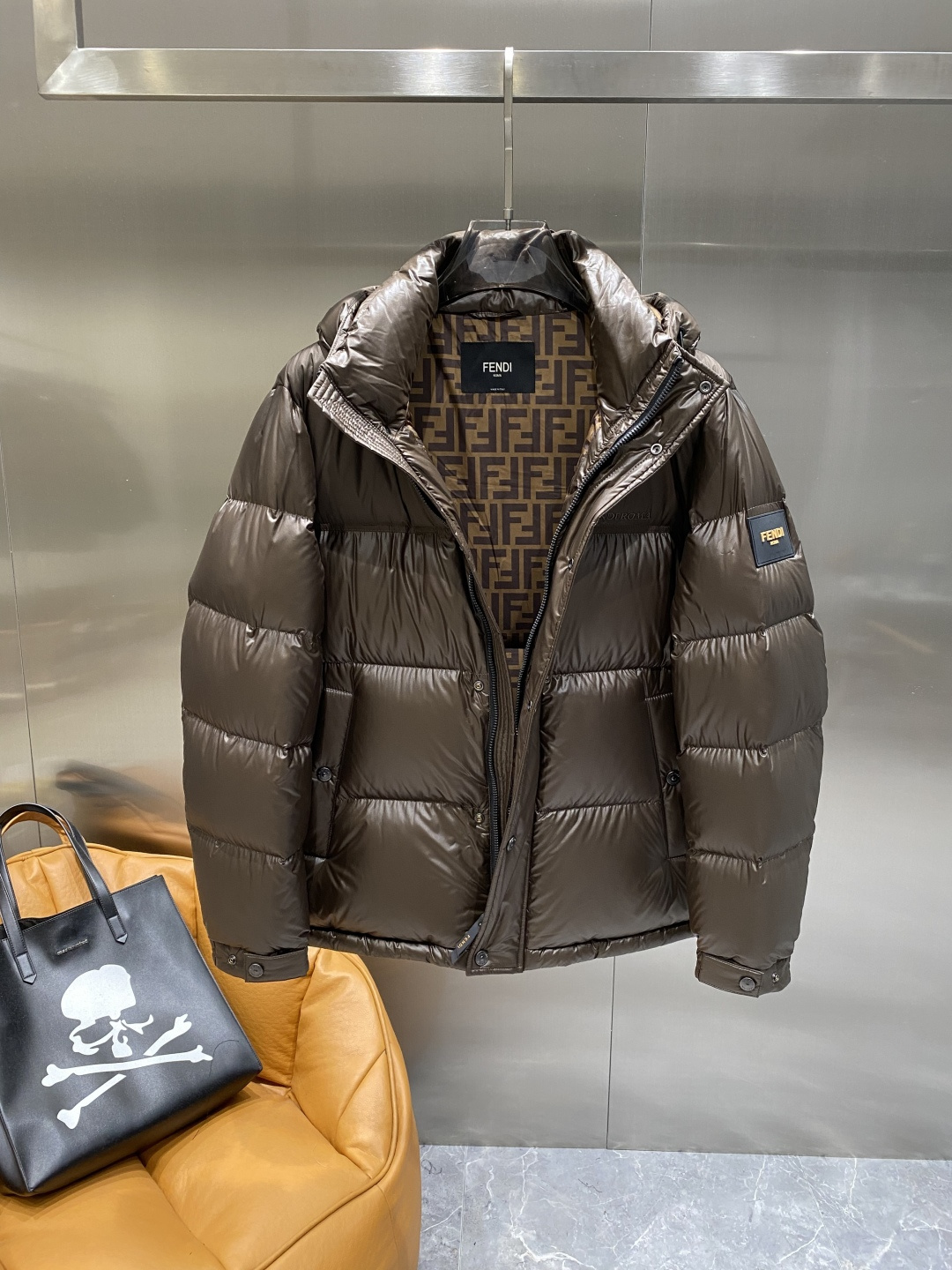 《𝙉𝙚𝙬🤍🖤芬家》独家专供秋冬新款羽绒服。贸易公司渠道稀出，降温天气必备的保暖单品，不论是日常还是户外运