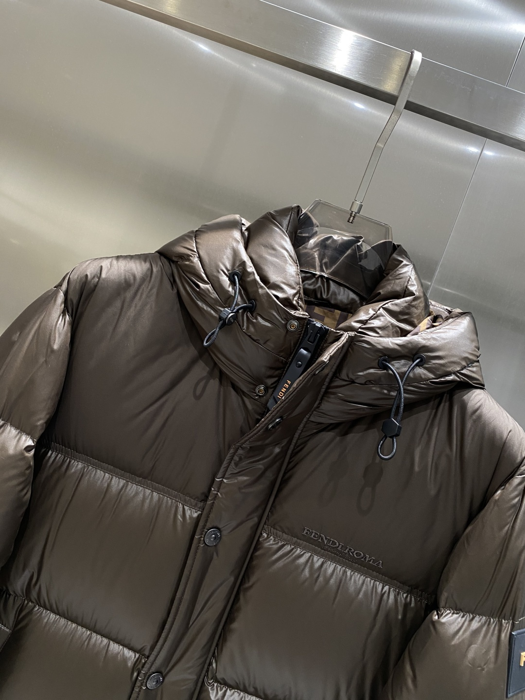 《𝙉𝙚𝙬🤍🖤芬家》独家专供秋冬新款羽绒服。贸易公司渠道稀出，降温天气必备的保暖单品，不论是日常还是户外运