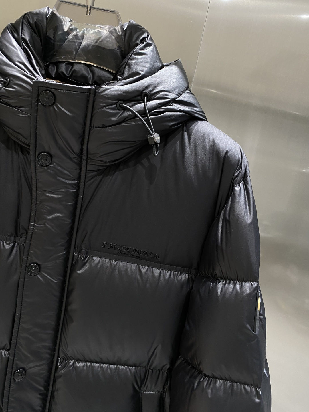 《𝙉𝙚𝙬🤍🖤芬家》独家专供秋冬新款羽绒服。贸易公司渠道稀出，降温天气必备的保暖单品，不论是日常还是户外运