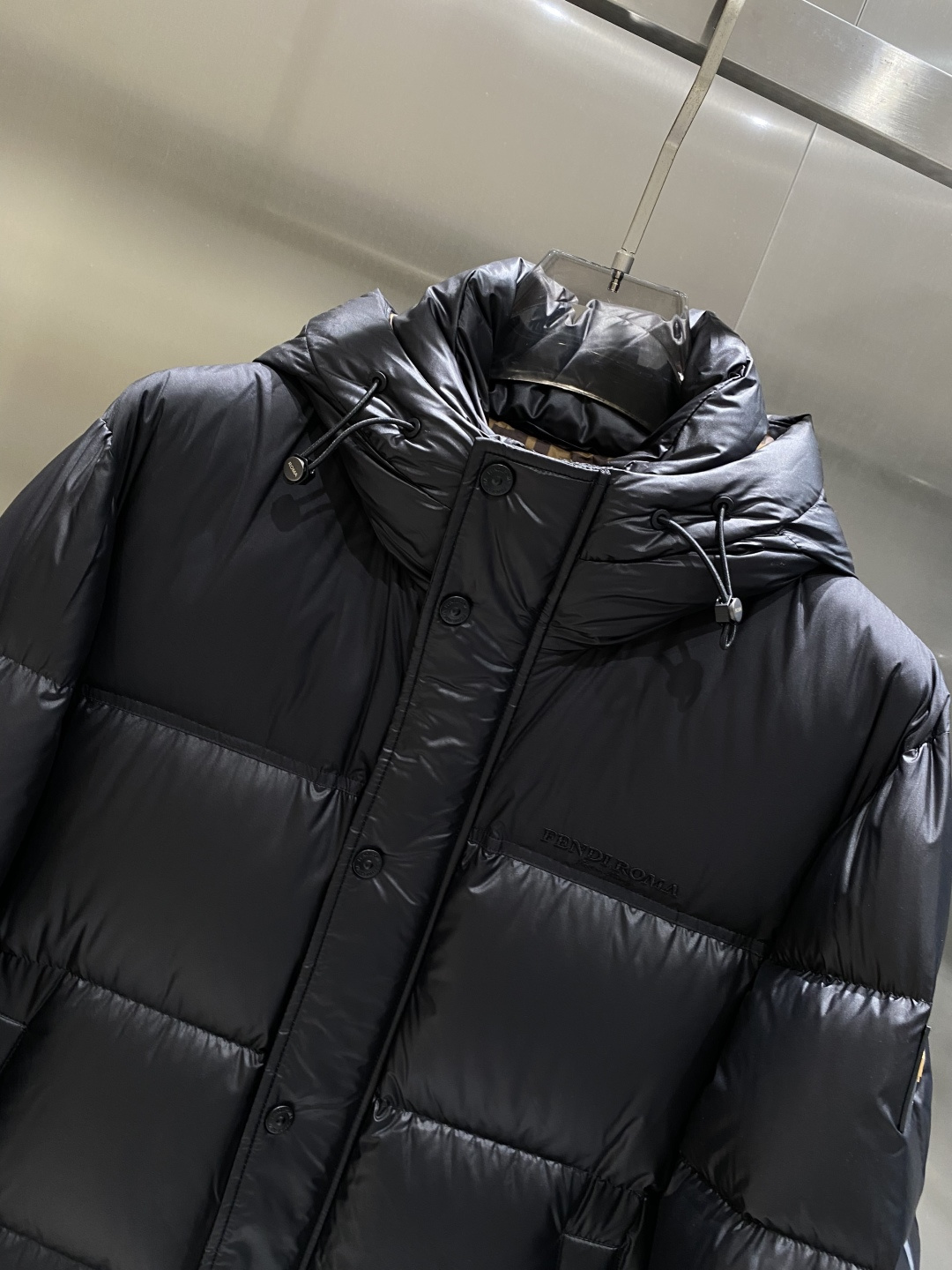 《𝙉𝙚𝙬🤍🖤芬家》独家专供秋冬新款羽绒服。贸易公司渠道稀出，降温天气必备的保暖单品，不论是日常还是户外运