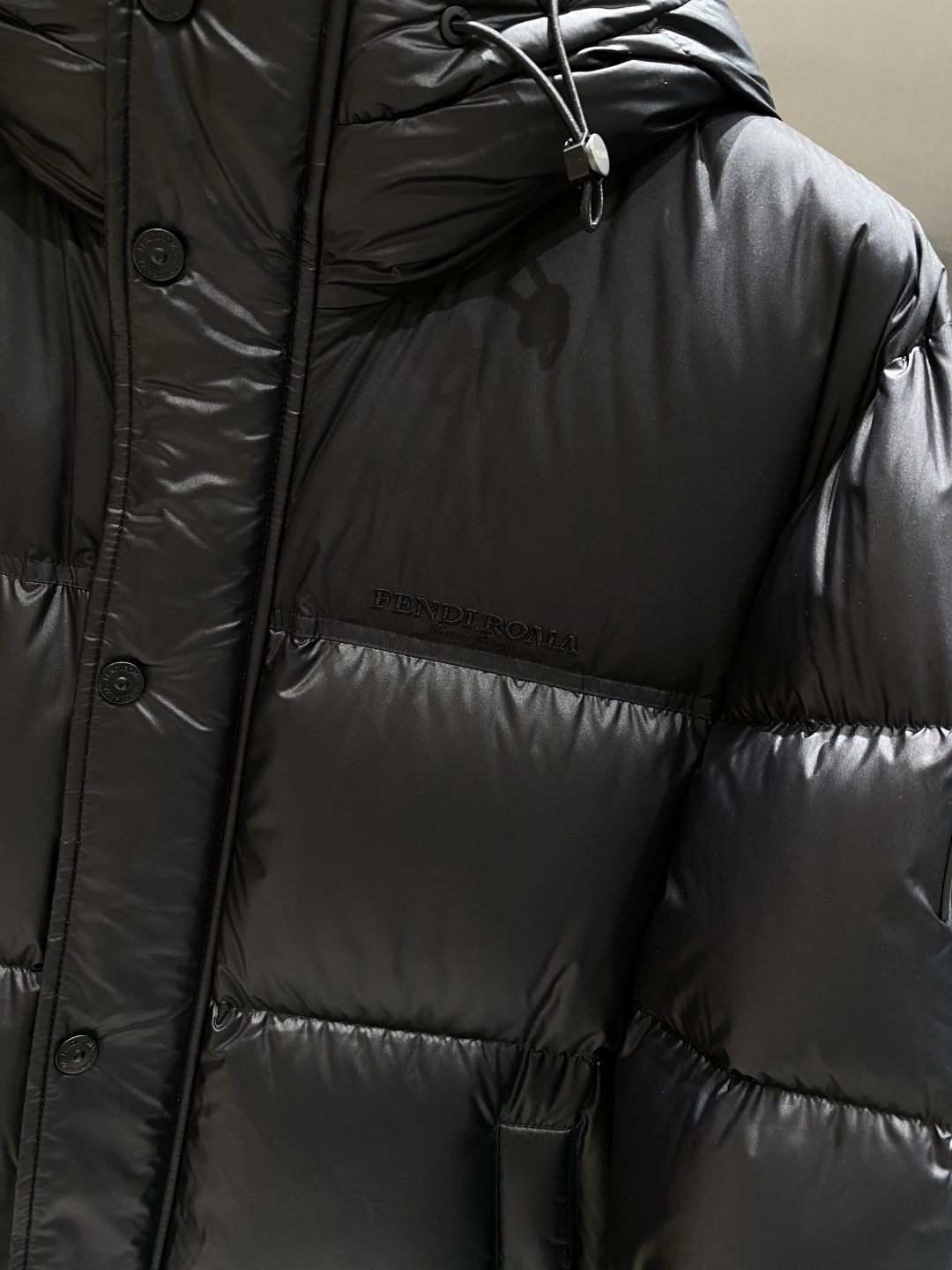 《𝙉𝙚𝙬🤍🖤芬家》独家专供秋冬新款羽绒服。贸易公司渠道稀出，降温天气必备的保暖单品，不论是日常还是户外运