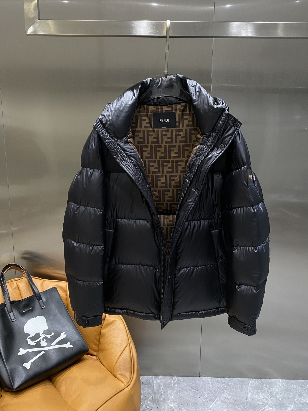《𝙉𝙚𝙬🤍🖤芬家》独家专供秋冬新款羽绒服。贸易公司渠道稀出，降温天气必备的保暖单品，不论是日常还是户外运