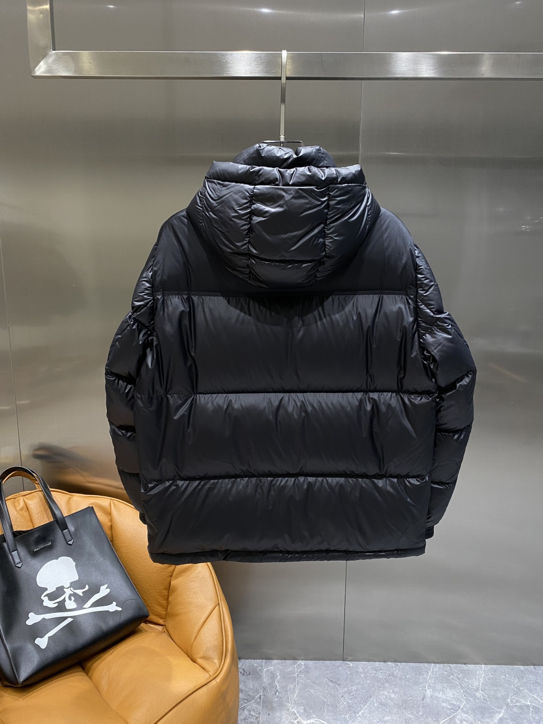 《𝙉𝙚𝙬🤍🖤芬家》独家专供秋冬新款羽绒服。贸易公司渠道稀出，降温天气必备的保暖单品，不论是日常还是户外运