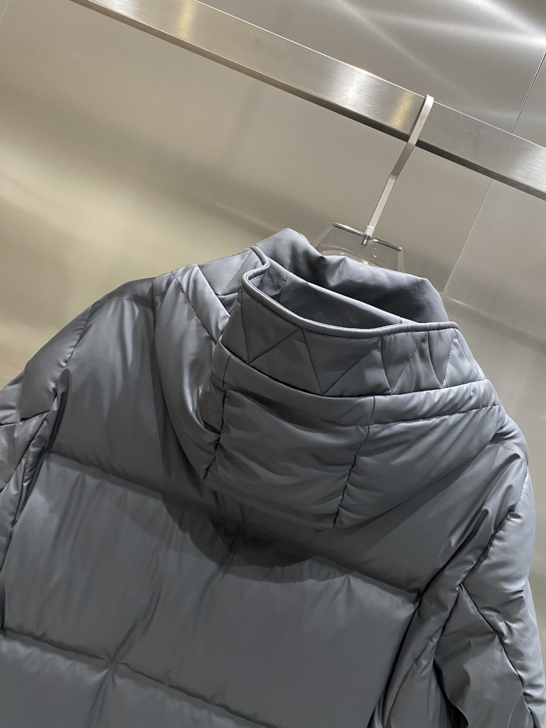 《𝙉𝙚𝙬🤍🖤普家》普拉达 代购正品级别秋冬新款羽绒服 原版1:1订制五金配件全进口原版定制 欢迎专柜对比