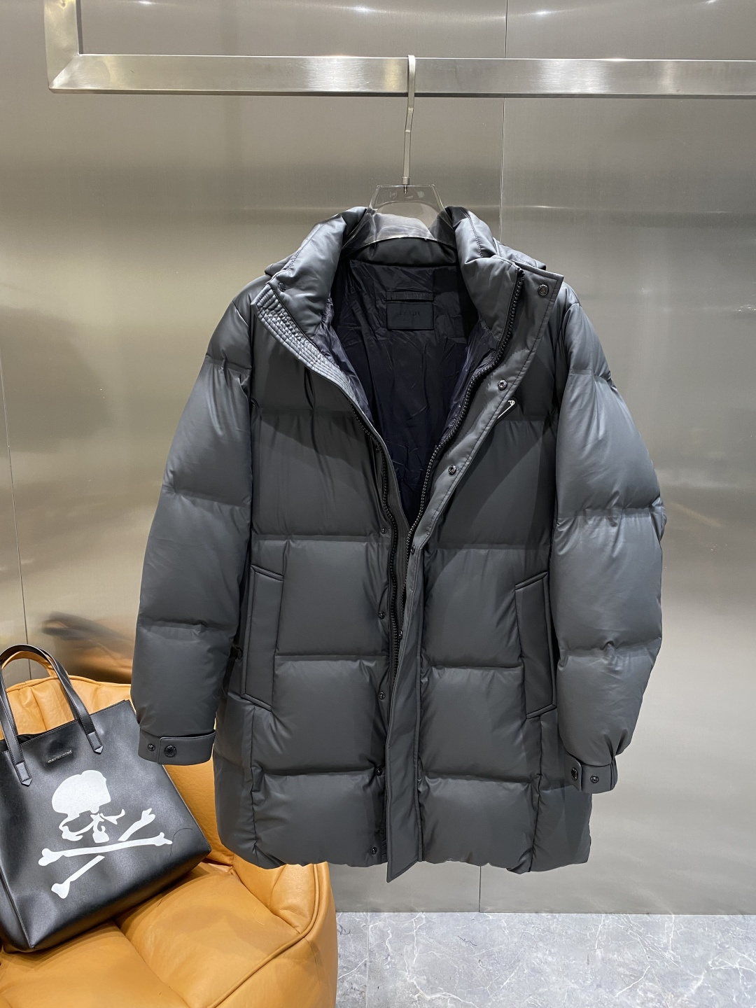 《𝙉𝙚𝙬🤍🖤普家》普拉达 代购正品级别秋冬新款羽绒服 原版1:1订制五金配件全进口原版定制 欢迎专柜对比