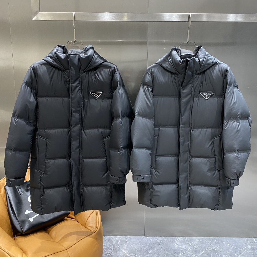 《𝙉𝙚𝙬🤍🖤普家》普拉达 代购正品级别秋冬新款羽绒服 原版1:1订制五金配件全进口原版定制 欢迎专柜对比