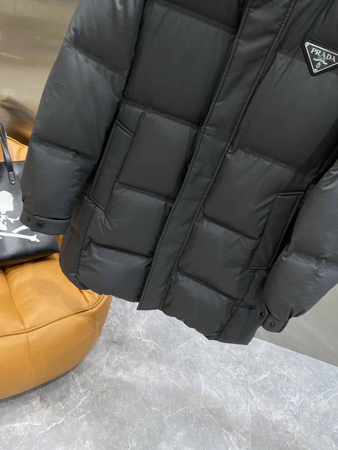 《𝙉𝙚𝙬🤍🖤普家》普拉达 代购正品级别秋冬新款羽绒服 原版1:1订制五金配件全进口原版定制 欢迎专柜对比