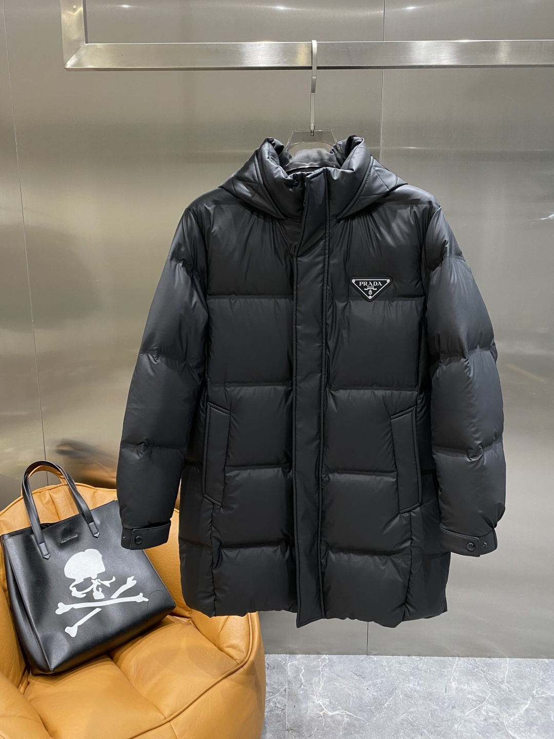 《𝙉𝙚𝙬🤍🖤普家》普拉达 代购正品级别秋冬新款羽绒服 原版1:1订制五金配件全进口原版定制 欢迎专柜对比