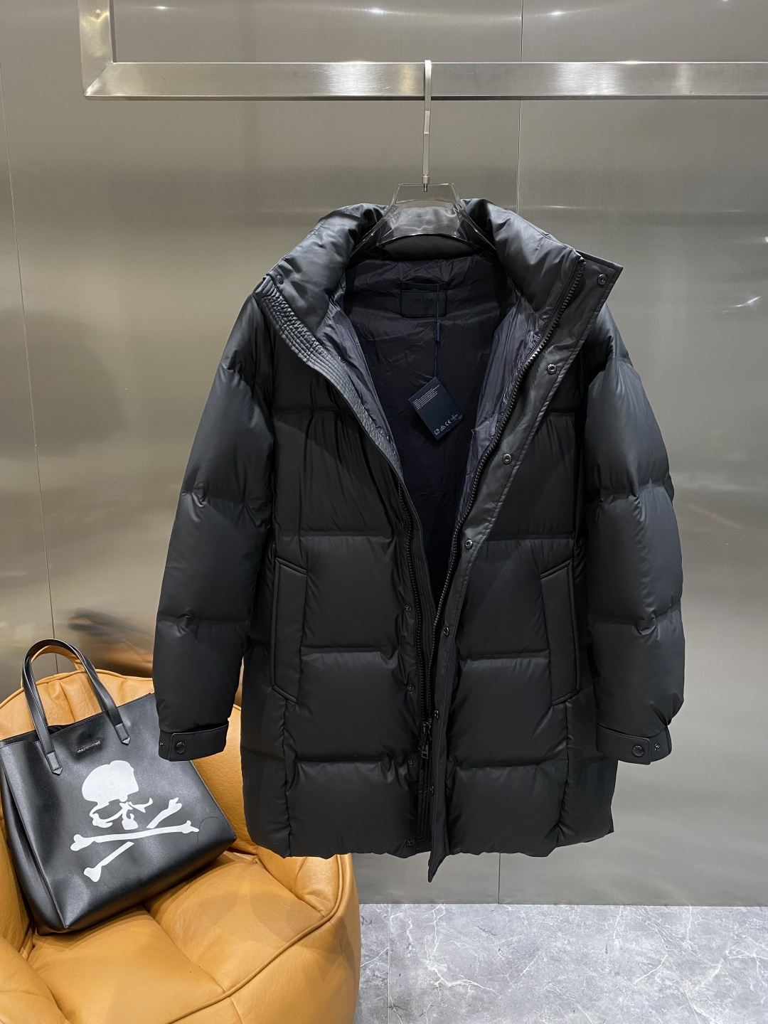 《𝙉𝙚𝙬🤍🖤普家》普拉达 代购正品级别秋冬新款羽绒服 原版1:1订制五金配件全进口原版定制 欢迎专柜对比