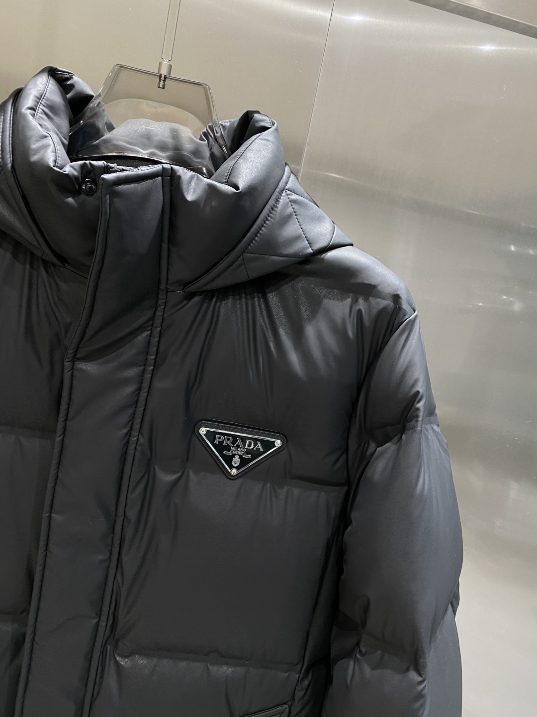 《𝙉𝙚𝙬🤍🖤普家》普拉达 代购正品级别秋冬新款羽绒服 原版1:1订制五金配件全进口原版定制 欢迎专柜对比
