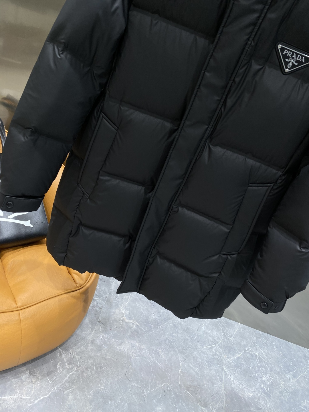 《𝙉𝙚𝙬🤍🖤普家》普拉达 代购正品级别秋冬新款羽绒服 原版1:1订制五金配件全进口原版定制 欢迎专柜对比