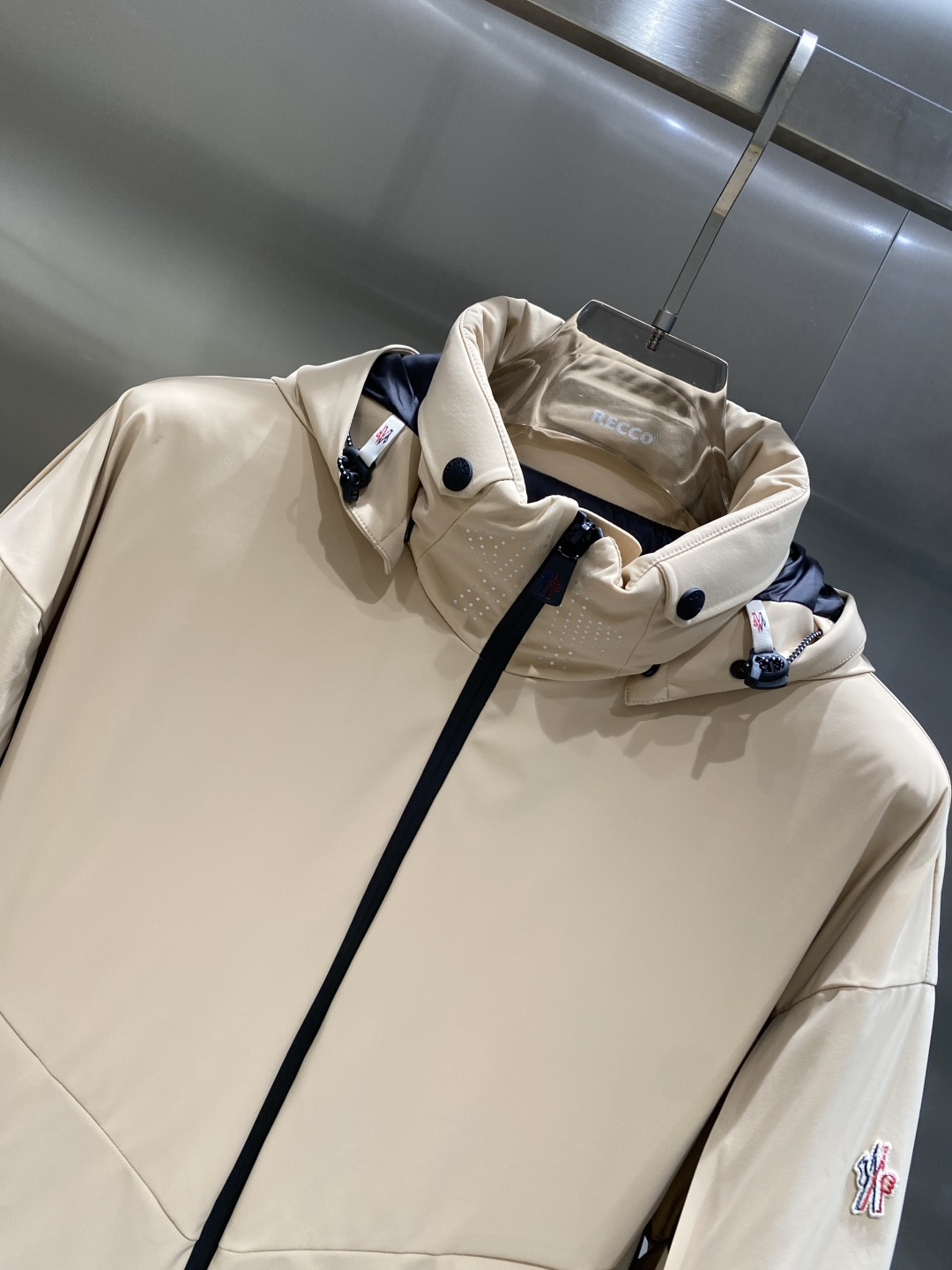 《𝙉𝙚𝙬🤍🖤蒙家》代购正品级别秋冬新款羽绒服 原版1:1订制五金配件全进口原版定制 欢迎专柜对比 绝对的