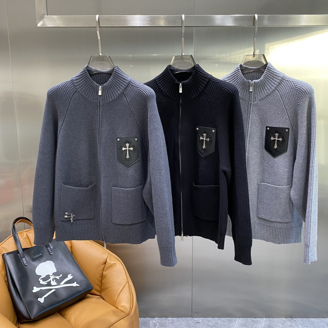 NO:596088,'Ke Jia' 2025 new autumn and winter men's wool knitted cardigan jacket. The counter is selling hot-selling items, and every major fashion buyer star has a versatile item. Simple and fashionable, it is very beautiful, and the upper body is full of gentleman style. The whole sweater is not only exquisite in texture, but also the wiring is even and neat. The overall beauty and elegance ensure that the silhouette of the clothes is not easily deformed. Customized wool fabric  It is neither too loose nor too tight, and has very good recovery properties. A fashion item that is both cold-proof and fashionable in autumn and winter. m-3XL, jackets & coats, sweaters, alexander wang19860909《克家》 2025秋冬新款男士羊毛针织开衫外套.专柜在售爆款单品,各大时尚买手明星人手一件的百搭单品.简单时尚甚是好看,上身绅士范十足.整件毛衣不单纹理工艺精美,走线更是精工细作均匀整齐.整体美观大方保证了衣服的廓形不易变形.定制羊毛面料 既不会很宽松也不会很紧绷,恢复性非常好.秋冬御寒与时尚兼备的一款时装单品.m-3XL隔天,,jackets & coats,sweaters,alexander wang,Men's clothing