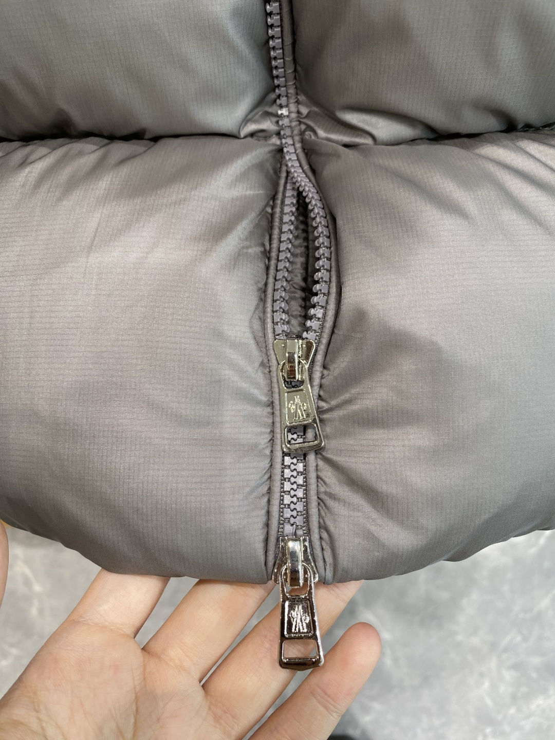 《𝙉𝙚𝙬🤍🖤蒙家》代购正品级别秋冬新款羽绒服 原版1:1订制五金配件全进口原版定制 欢迎专柜对比 绝对的