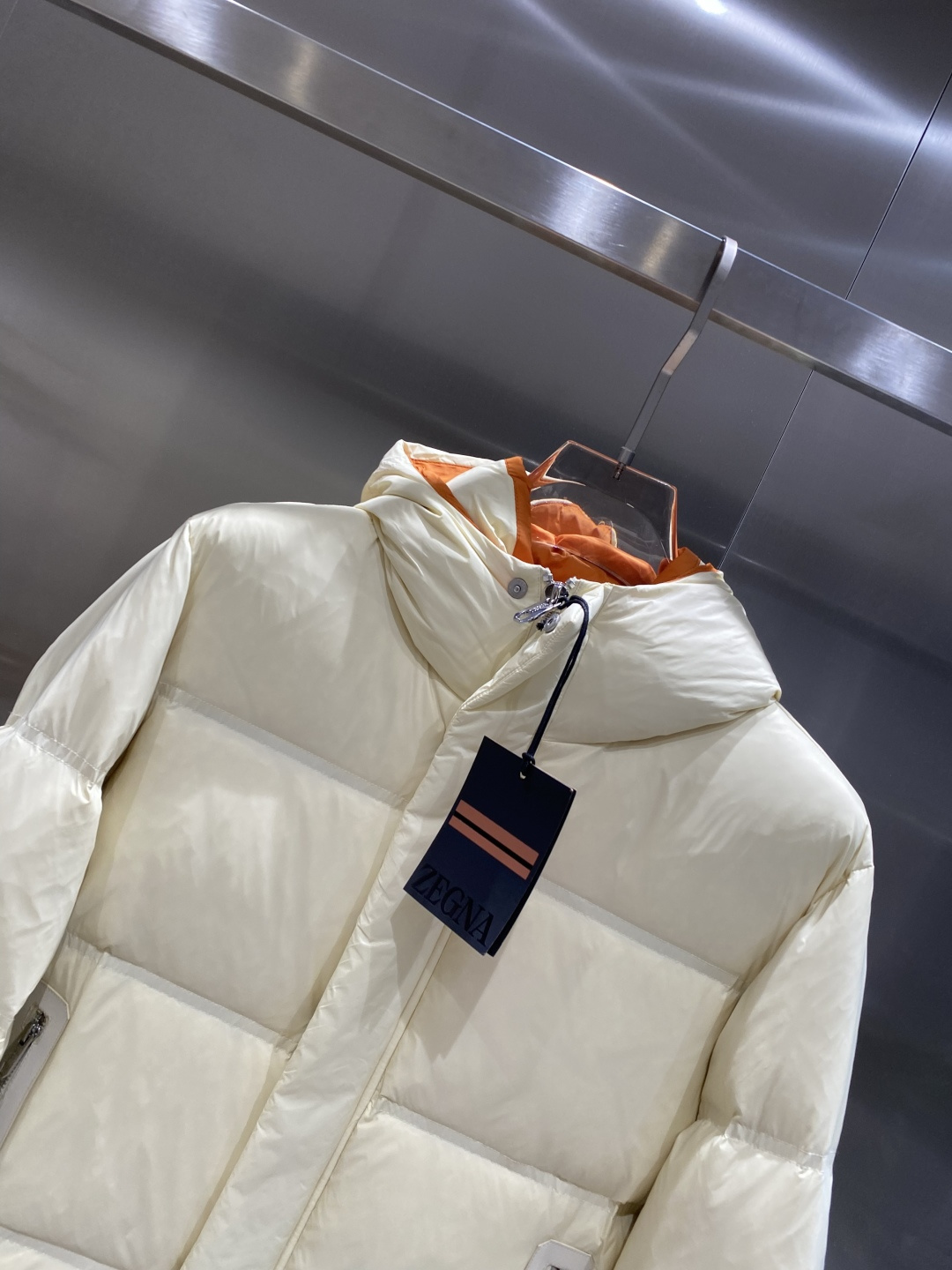 《𝙉𝙚𝙬🤍🖤杰尼家》独家专供秋冬新款羽绒服。贸易公司渠道稀出，降温天气必备的保暖单品，耐磨防刮易打理，在