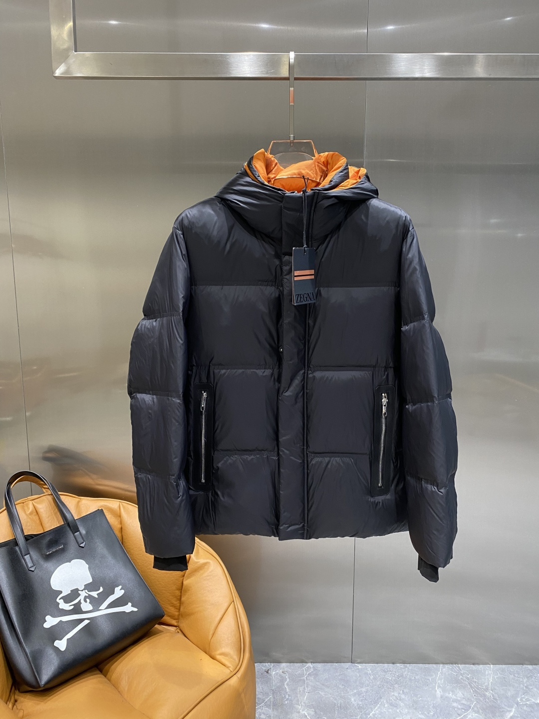 《𝙉𝙚𝙬🤍🖤杰尼家》独家专供秋冬新款羽绒服。贸易公司渠道稀出，降温天气必备的保暖单品，耐磨防刮易打理，在