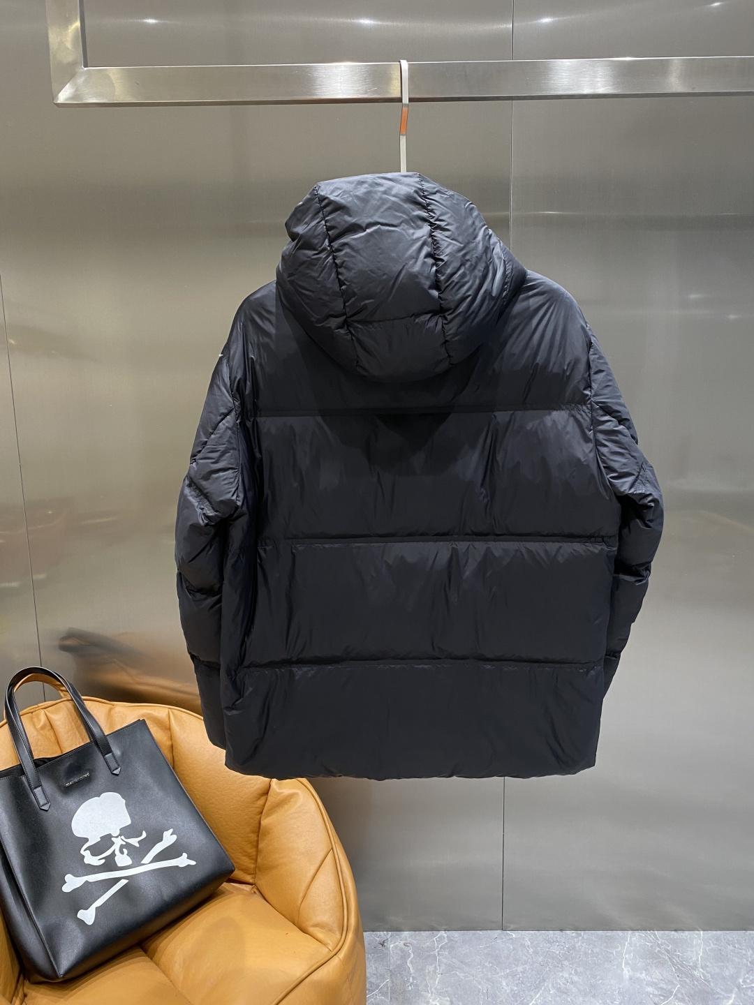 《𝙉𝙚𝙬🤍🖤杰尼家》独家专供秋冬新款羽绒服。贸易公司渠道稀出，降温天气必备的保暖单品，耐磨防刮易打理，在