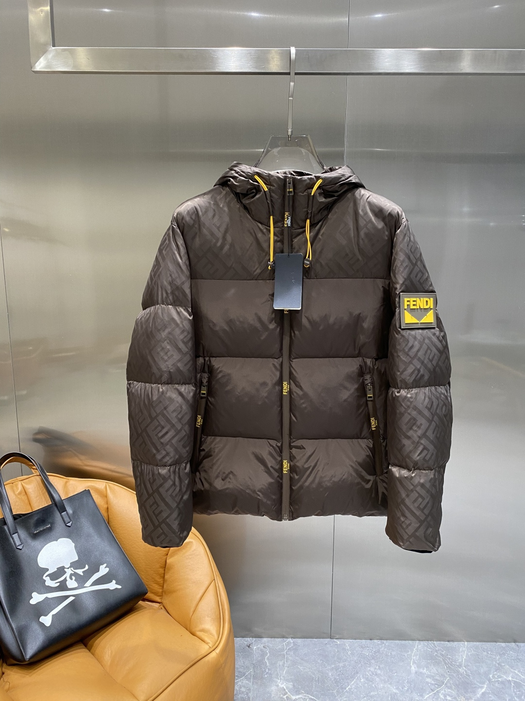 《𝙉𝙚𝙬🤍🖤芬家》独家专供秋冬新款羽绒服。贸易公司渠道稀出，降温天气必备的保暖单品，耐磨防刮易打理，在搭