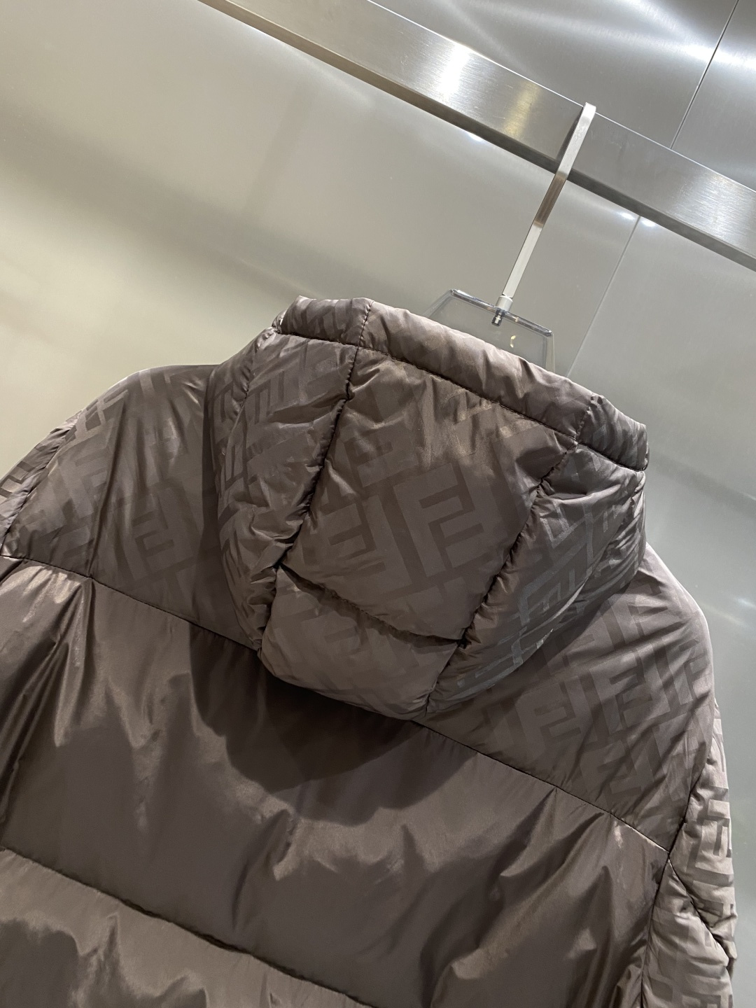 《𝙉𝙚𝙬🤍🖤芬家》独家专供秋冬新款羽绒服。贸易公司渠道稀出，降温天气必备的保暖单品，耐磨防刮易打理，在搭