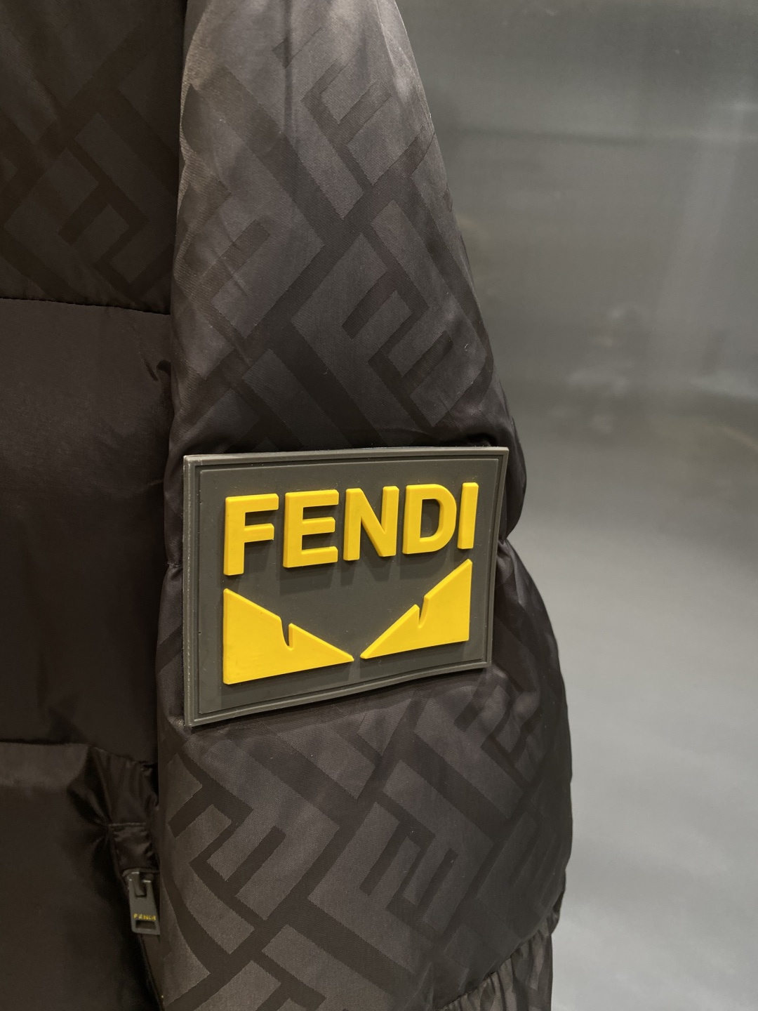 《𝙉𝙚𝙬🤍🖤芬家》独家专供秋冬新款羽绒服。贸易公司渠道稀出，降温天气必备的保暖单品，耐磨防刮易打理，在搭