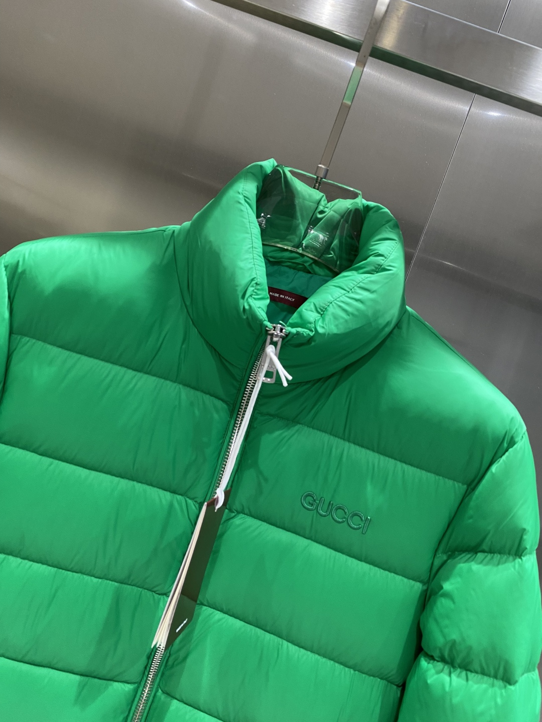 《𝙉𝙚𝙬🤍🖤古家》2025独家专供秋冬新款羽绒服。贸易公司渠道稀出，降温天气必备的保暖单品，不论是日常还