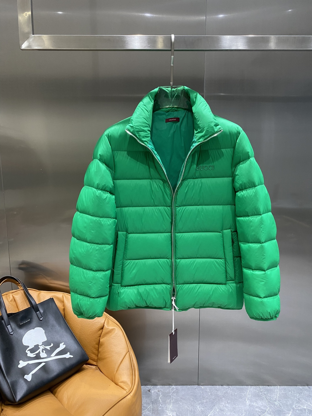 《𝙉𝙚𝙬🤍🖤古家》2025独家专供秋冬新款羽绒服。贸易公司渠道稀出，降温天气必备的保暖单品，不论是日常还