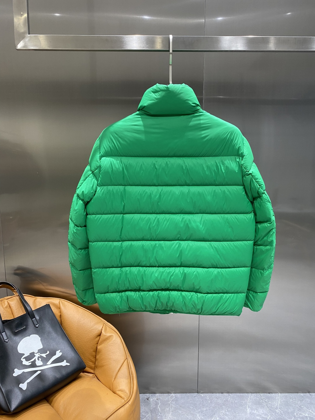 《𝙉𝙚𝙬🤍🖤古家》2025独家专供秋冬新款羽绒服。贸易公司渠道稀出，降温天气必备的保暖单品，不论是日常还