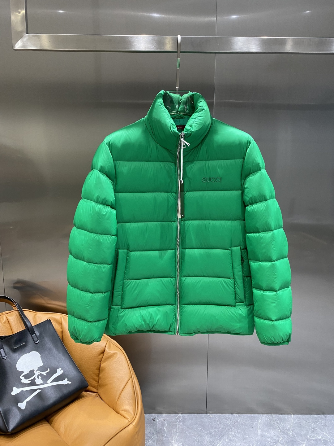 《𝙉𝙚𝙬🤍🖤古家》2025独家专供秋冬新款羽绒服。贸易公司渠道稀出，降温天气必备的保暖单品，不论是日常还