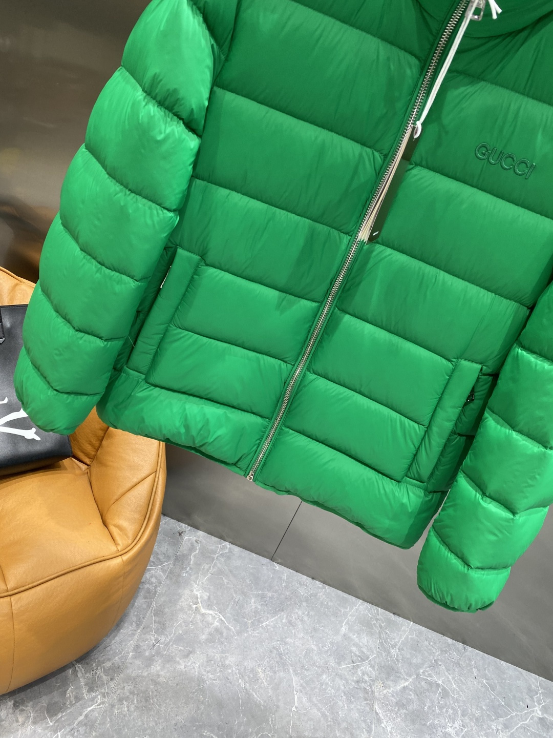 《𝙉𝙚𝙬🤍🖤古家》2025独家专供秋冬新款羽绒服。贸易公司渠道稀出，降温天气必备的保暖单品，不论是日常还