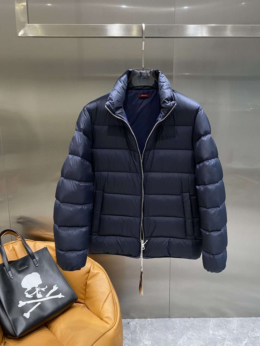 《𝙉𝙚𝙬🤍🖤古家》2025独家专供秋冬新款羽绒服。贸易公司渠道稀出，降温天气必备的保暖单品，不论是日常还