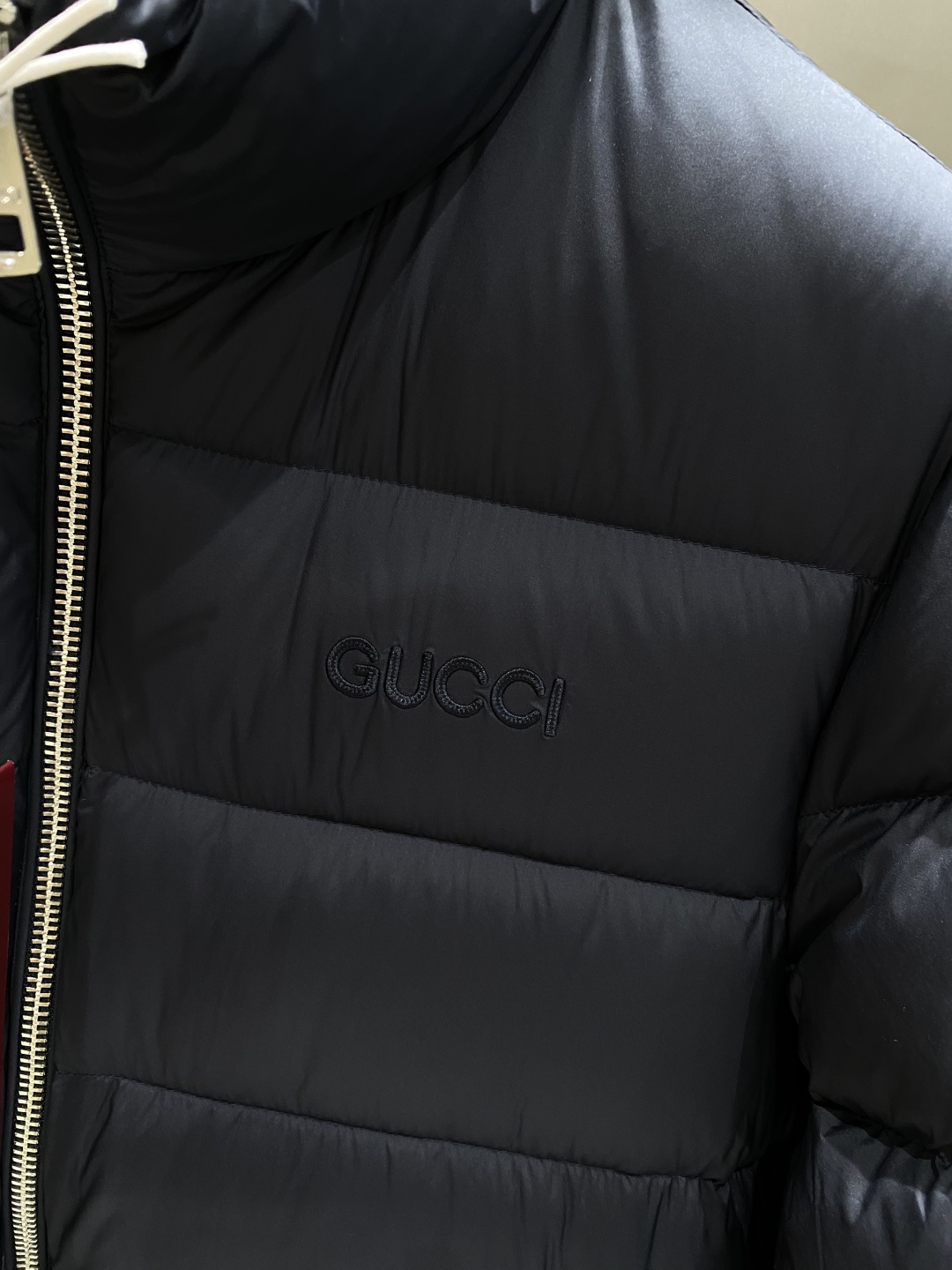 《𝙉𝙚𝙬🤍🖤古家》2025独家专供秋冬新款羽绒服。贸易公司渠道稀出，降温天气必备的保暖单品，不论是日常还