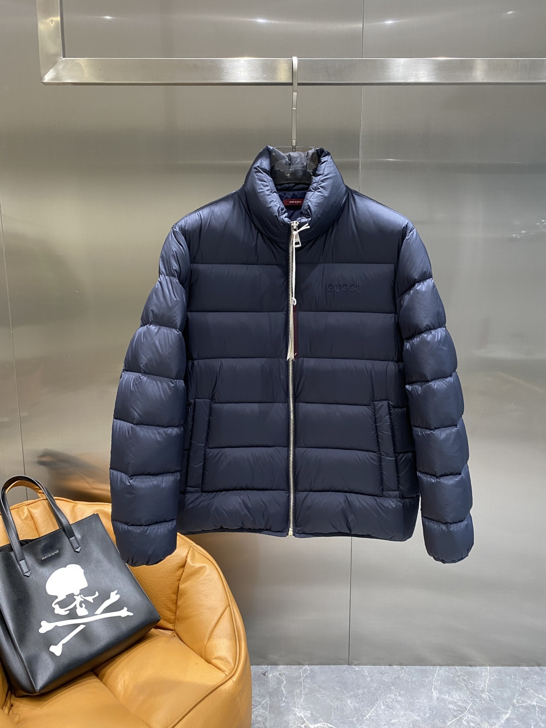 《𝙉𝙚𝙬🤍🖤古家》2025独家专供秋冬新款羽绒服。贸易公司渠道稀出，降温天气必备的保暖单品，不论是日常还