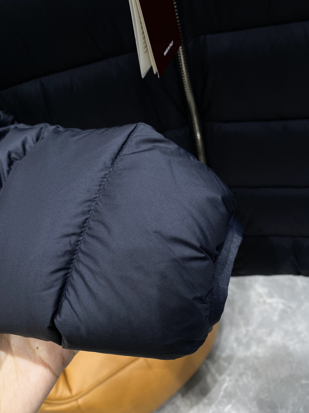 《𝙉𝙚𝙬🤍🖤古家》2025独家专供秋冬新款羽绒服。贸易公司渠道稀出，降温天气必备的保暖单品，不论是日常还