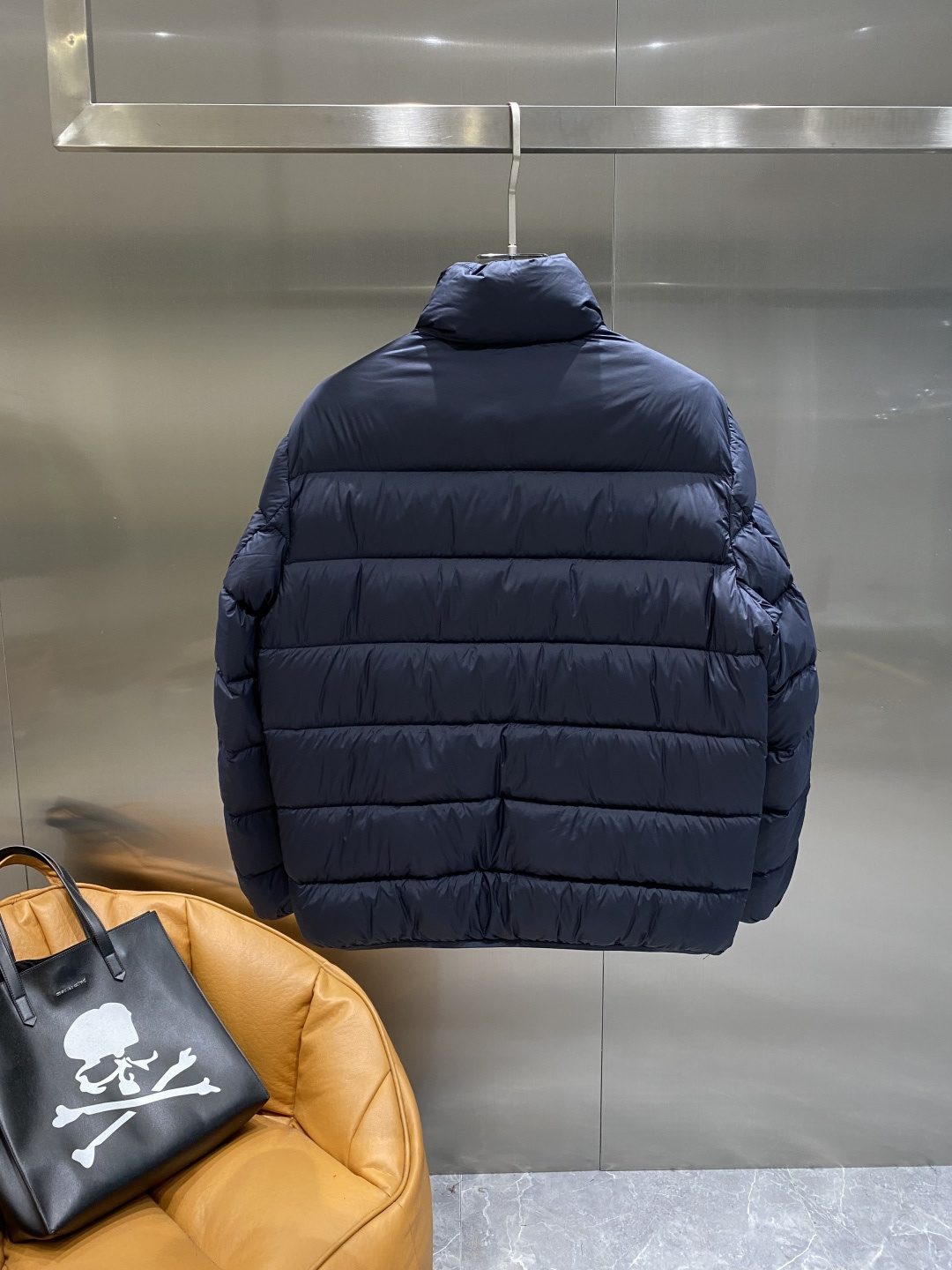 《𝙉𝙚𝙬🤍🖤古家》2025独家专供秋冬新款羽绒服。贸易公司渠道稀出，降温天气必备的保暖单品，不论是日常还