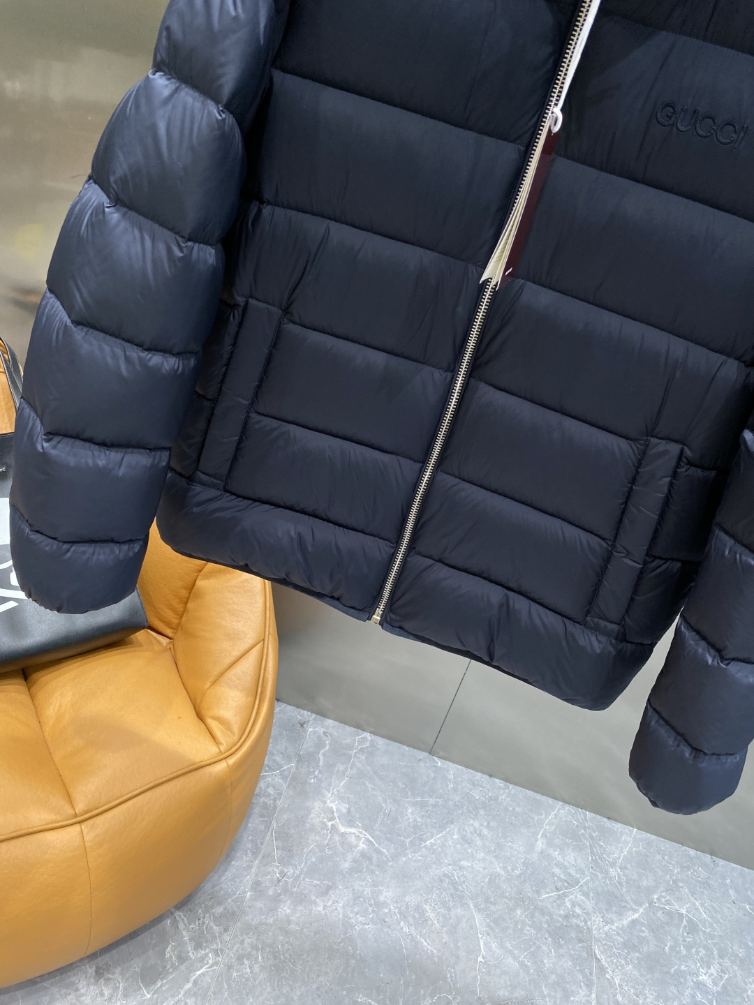 《𝙉𝙚𝙬🤍🖤古家》2025独家专供秋冬新款羽绒服。贸易公司渠道稀出，降温天气必备的保暖单品，不论是日常还