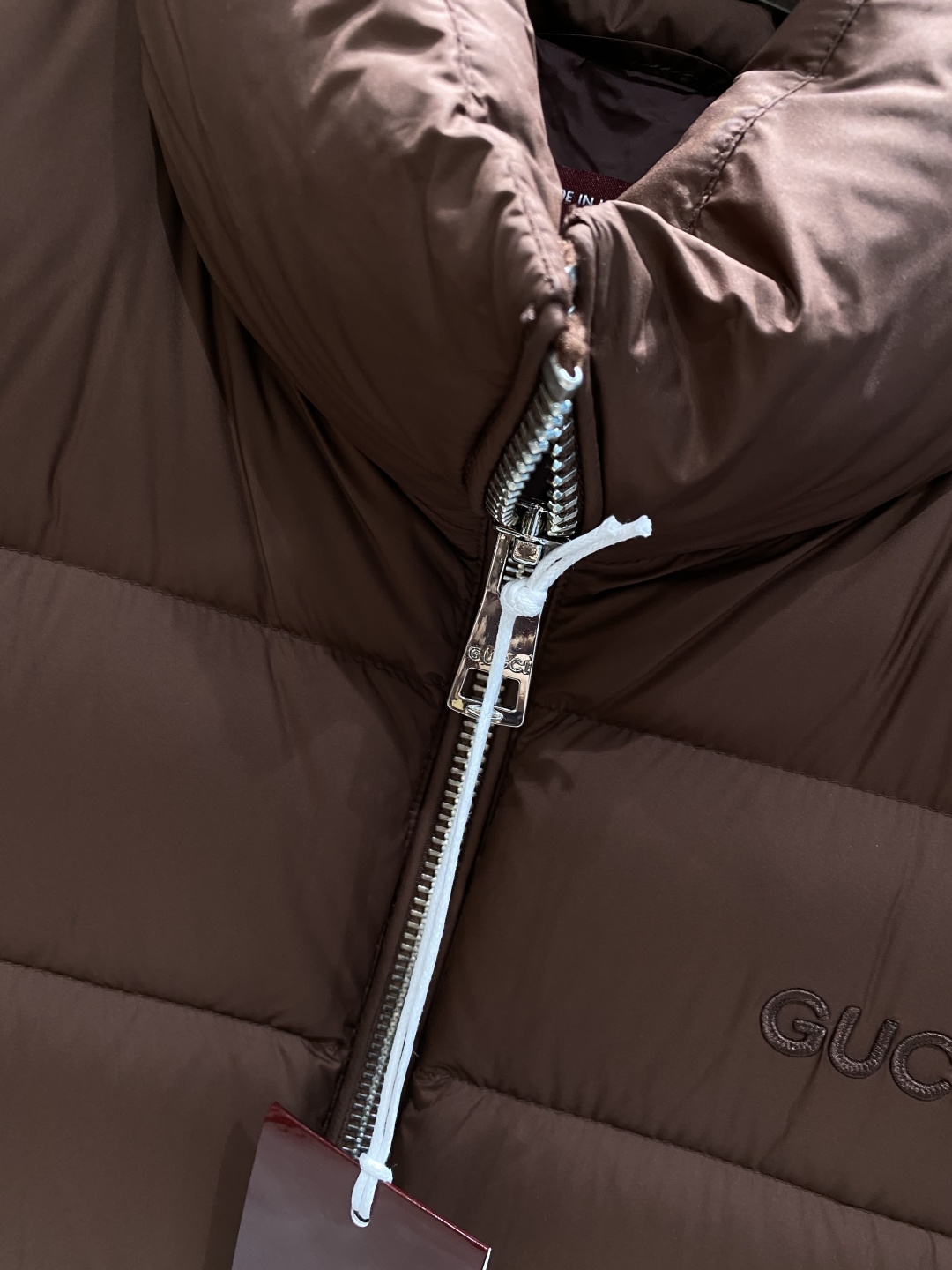 《𝙉𝙚𝙬🤍🖤古家》2025独家专供秋冬新款羽绒服。贸易公司渠道稀出，降温天气必备的保暖单品，不论是日常还