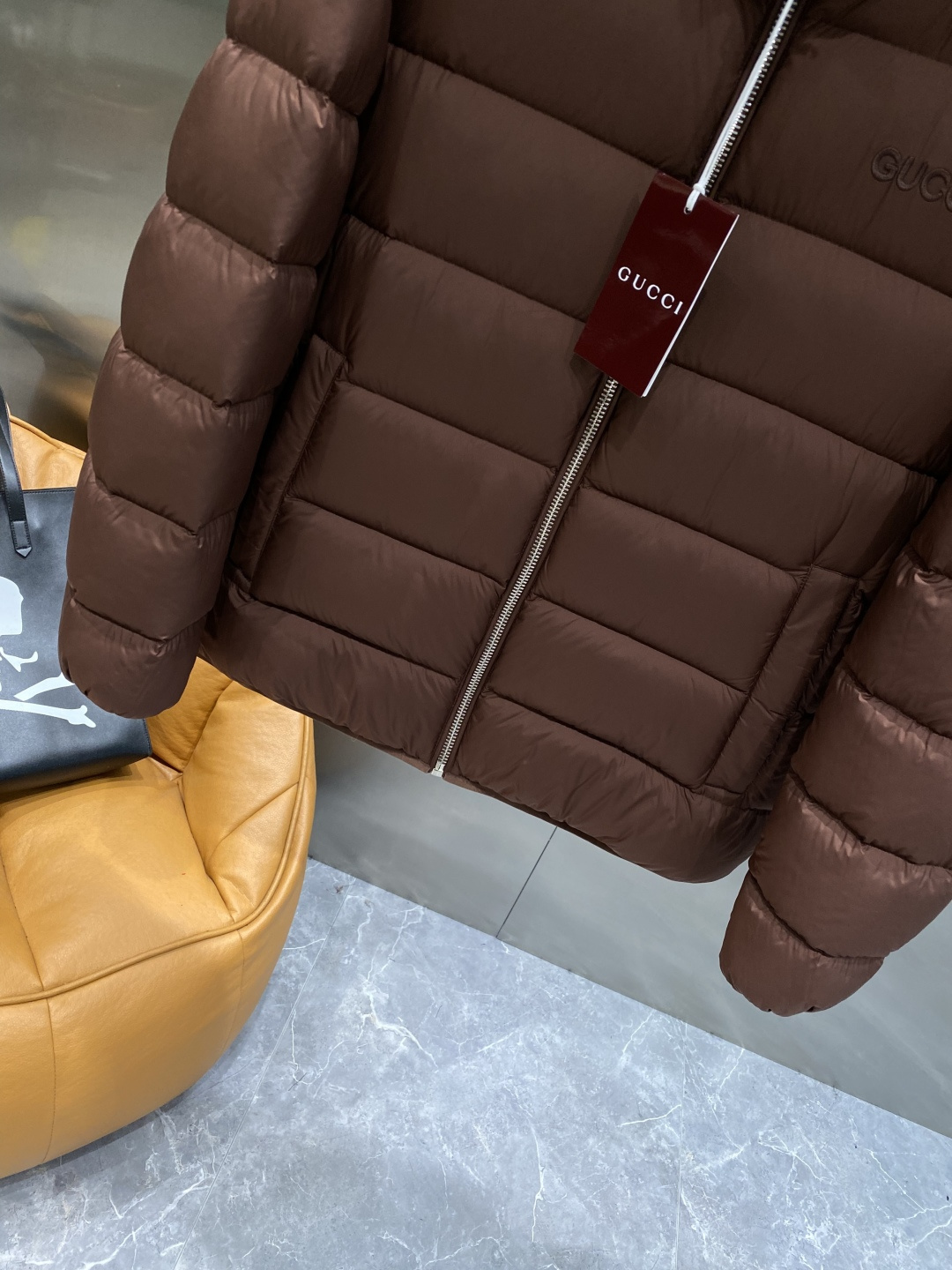 《𝙉𝙚𝙬🤍🖤古家》2025独家专供秋冬新款羽绒服。贸易公司渠道稀出，降温天气必备的保暖单品，不论是日常还