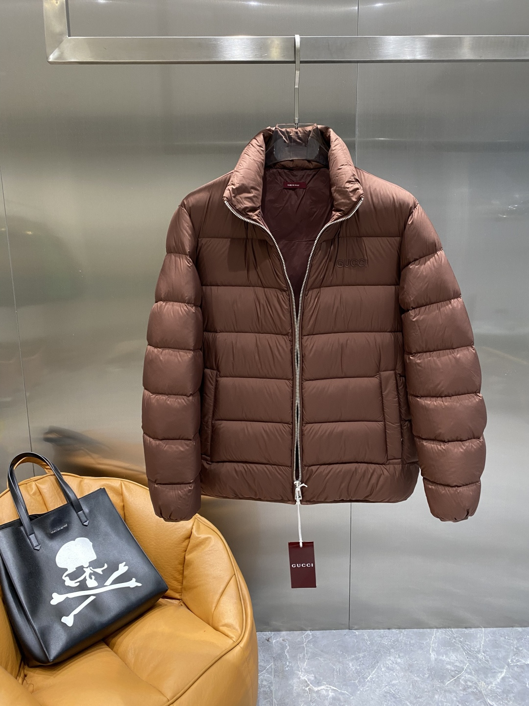 《𝙉𝙚𝙬🤍🖤古家》2025独家专供秋冬新款羽绒服。贸易公司渠道稀出，降温天气必备的保暖单品，不论是日常还