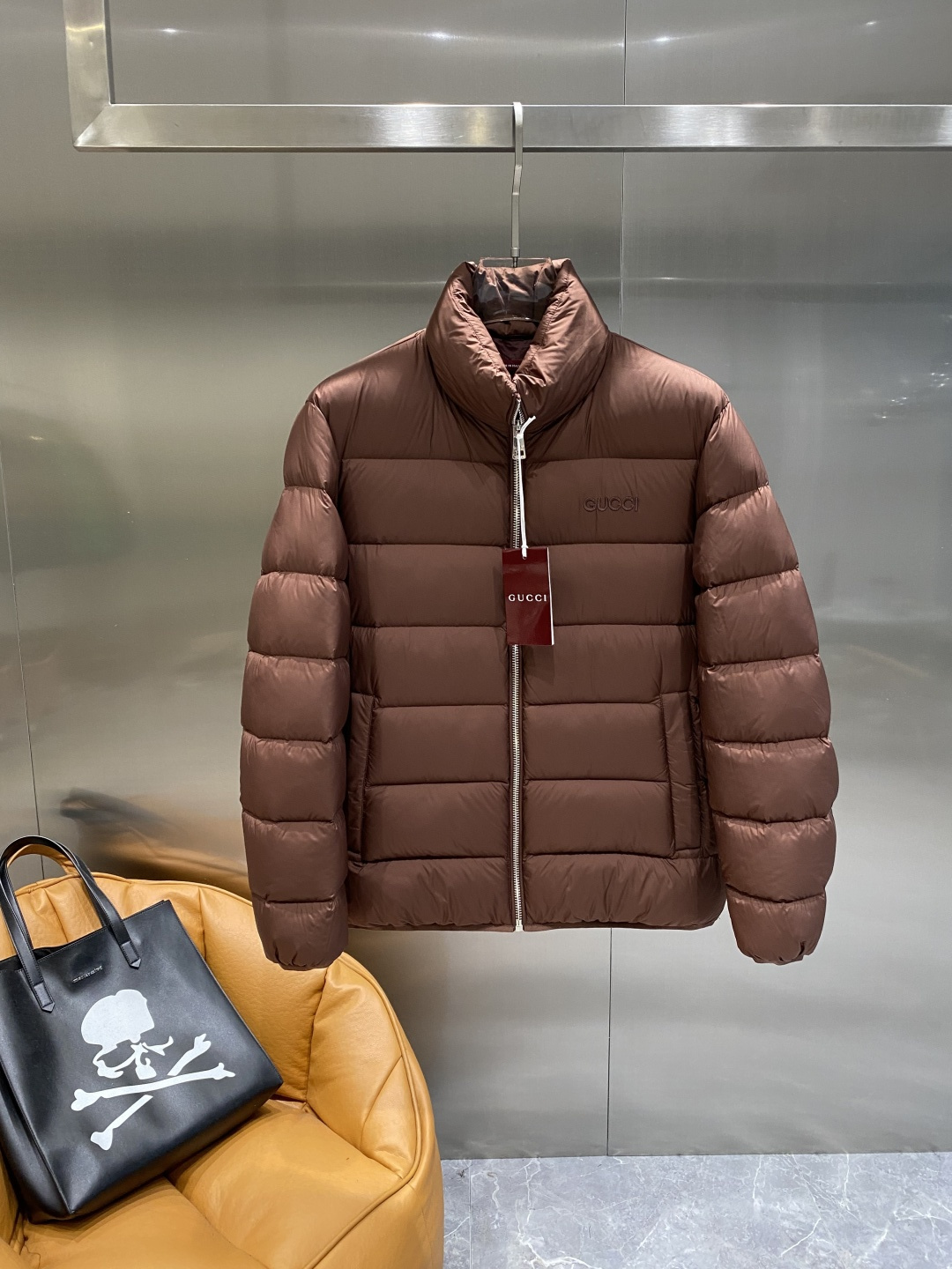 《𝙉𝙚𝙬🤍🖤古家》2025独家专供秋冬新款羽绒服。贸易公司渠道稀出，降温天气必备的保暖单品，不论是日常还