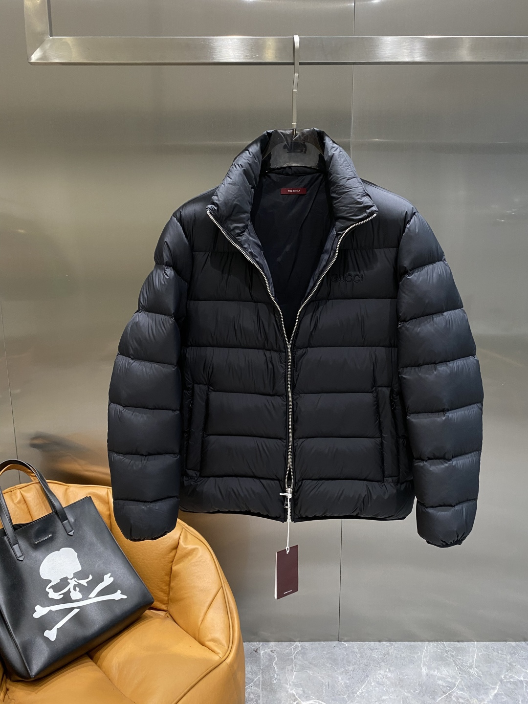 《𝙉𝙚𝙬🤍🖤古家》2025独家专供秋冬新款羽绒服。贸易公司渠道稀出，降温天气必备的保暖单品，不论是日常还