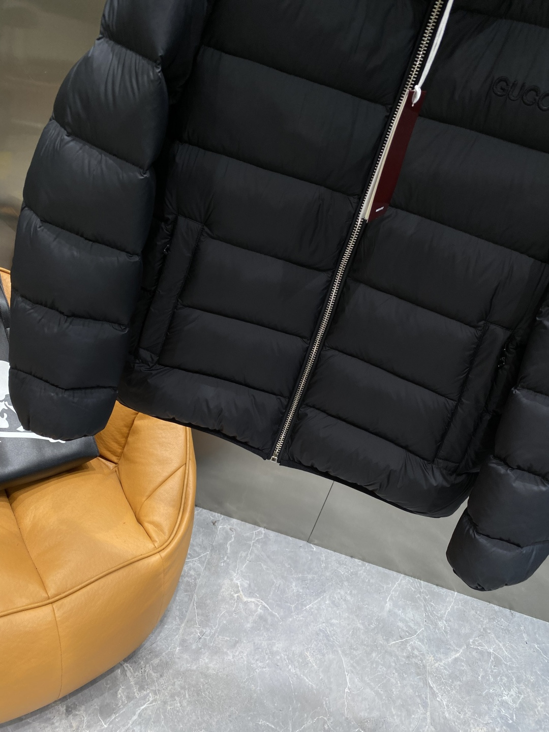 《𝙉𝙚𝙬🤍🖤古家》2025独家专供秋冬新款羽绒服。贸易公司渠道稀出，降温天气必备的保暖单品，不论是日常还