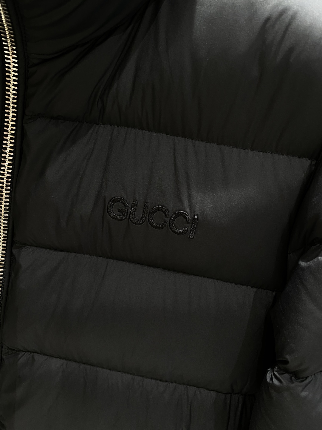 《𝙉𝙚𝙬🤍🖤古家》2025独家专供秋冬新款羽绒服。贸易公司渠道稀出，降温天气必备的保暖单品，不论是日常还