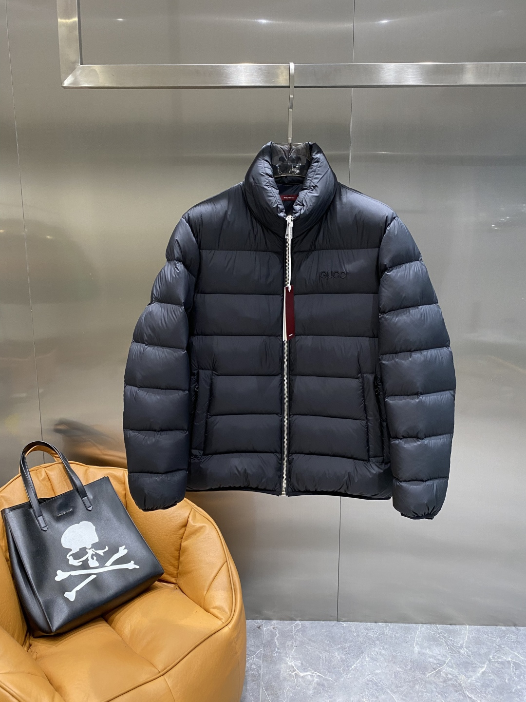 《𝙉𝙚𝙬🤍🖤古家》2025独家专供秋冬新款羽绒服。贸易公司渠道稀出，降温天气必备的保暖单品，不论是日常还