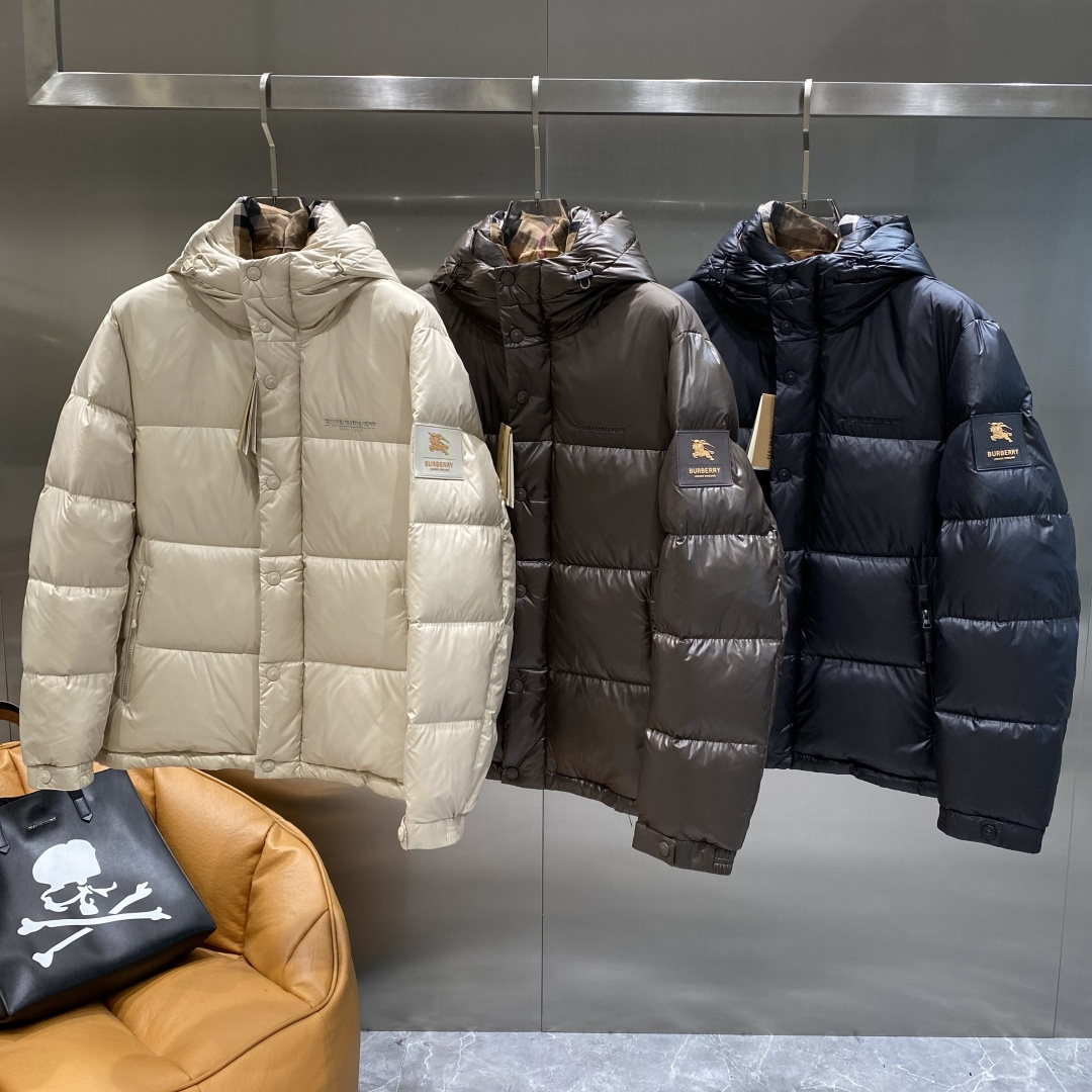 《𝙉𝙚𝙬🤍🖤巴家》2025独家专供秋冬新款羽绒服。贸易公司渠道稀出，降温天气必备的保暖单品，不论是日常还
