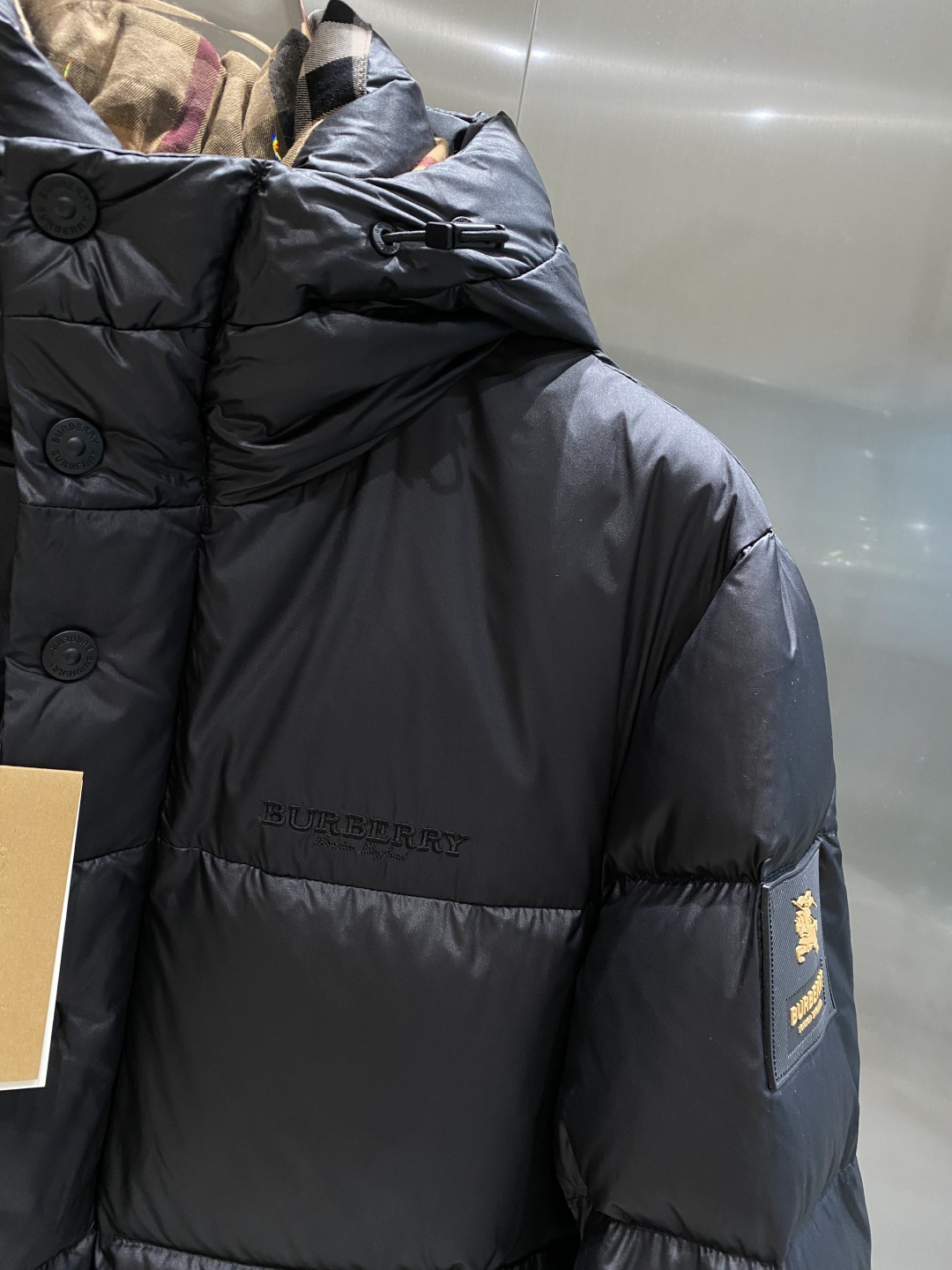 《𝙉𝙚𝙬🤍🖤巴家》2025独家专供秋冬新款羽绒服。贸易公司渠道稀出，降温天气必备的保暖单品，不论是日常还