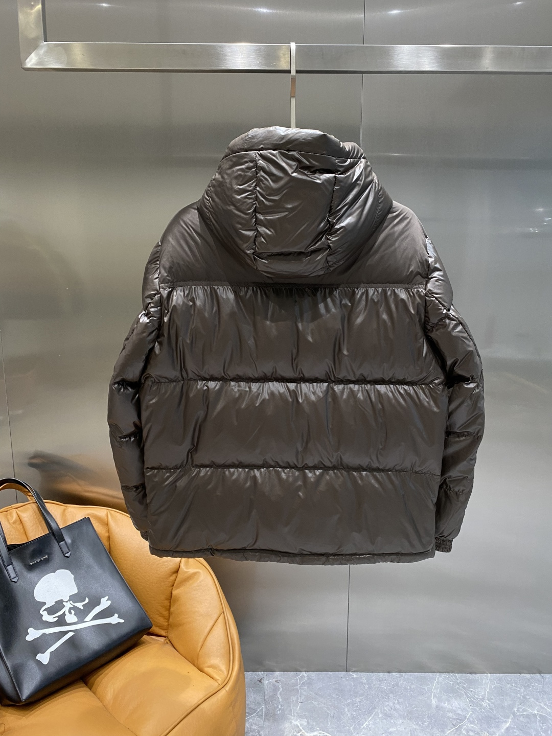 《𝙉𝙚𝙬🤍🖤巴家》2025独家专供秋冬新款羽绒服。贸易公司渠道稀出，降温天气必备的保暖单品，不论是日常还
